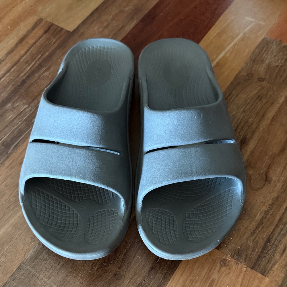 OOFOS Gray Women's recovery Sandals